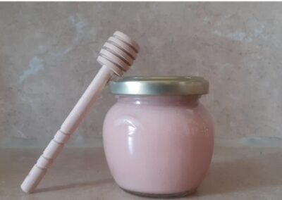 Miel rose de Russie crémeux et parfumé Pot de 125g avec cuillère à miel en bois de 10cm